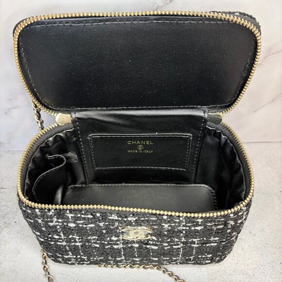 Chanel Tweed Vanity Case with Chain — GWP / Brand New - Picture 10 of 13